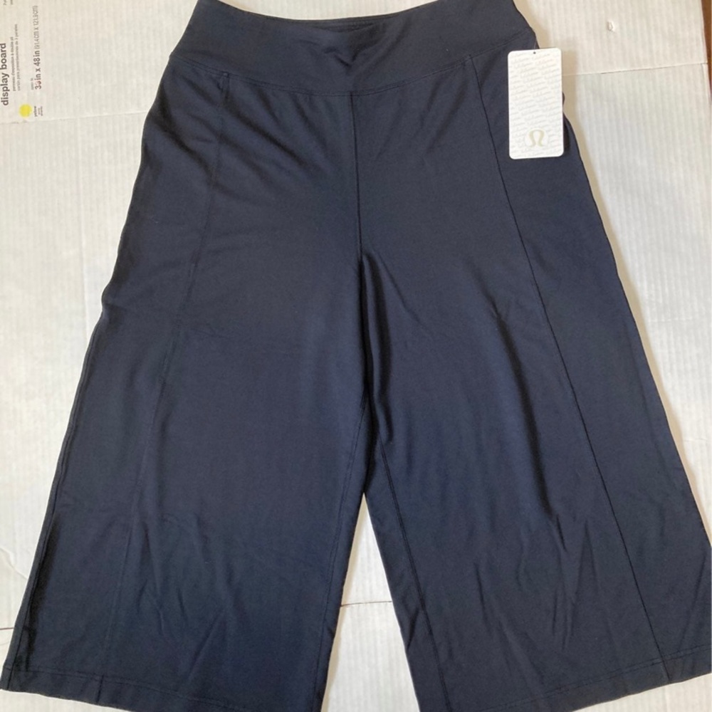 NWOT Lululemon blissed out culottes size 12